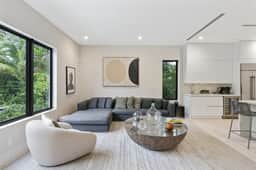 Brand new Villa with Pool/Jacuzzi/GameRoom - Image 3