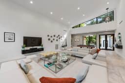 Lush Villa with heated Pool sleeps 13, Location! - Image 3