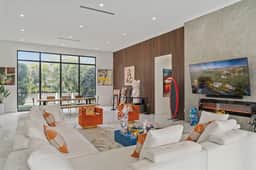 NEW Waterfront Villa w/ Pool/Jacuzzi/Billard - Image 3