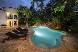 Massive Villa, Movie theater, Pool, & Jacuzzi ! - Image 2