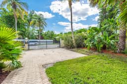 Massive Villa, Movie theater, Pool, & Jacuzzi ! - Image 5