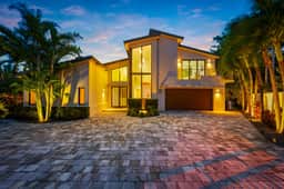Lux Villa with pool on the water / Beach Access! - Image 4