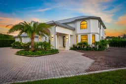 7BR Villa sleeps 12 / Pool, Jacuzzi, Pickleball - Image 5