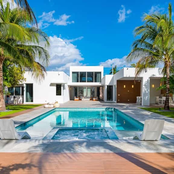 6BR Tropical Sanctuary | Private Pool & Jacuzzi - Image 1