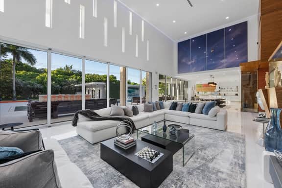 New Modern Estate, Pool / Jacuzzi / GYM / Media Room - Image 3