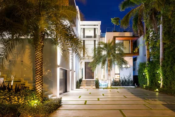 Waterfront Villa - Rooftop Pool & Spa - Theater - Image 5
