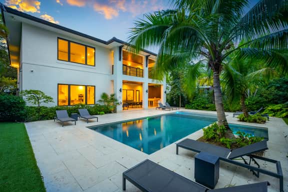 Brand new Villa with Pool/Jacuzzi/GameRoom - Image 2
