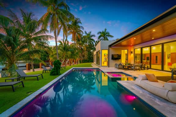 NEW Waterfront Villa w/ Pool/Jacuzzi/Billard - Image 2