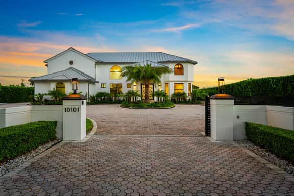7BR Villa sleeps 12 / Pool, Jacuzzi, Pickleball - Image 4