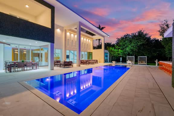 New Modern Estate, Pool / Jacuzzi / GYM / Media Room - Image 2