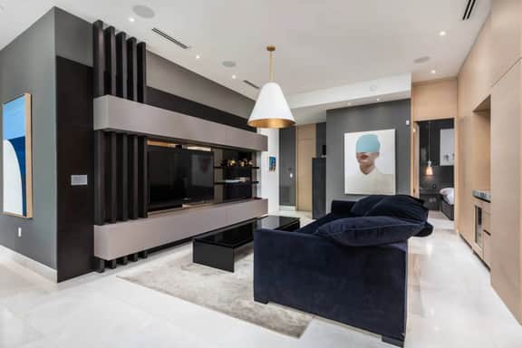 Lux Villa for 12 Miami Design District with Pool! - Image 3