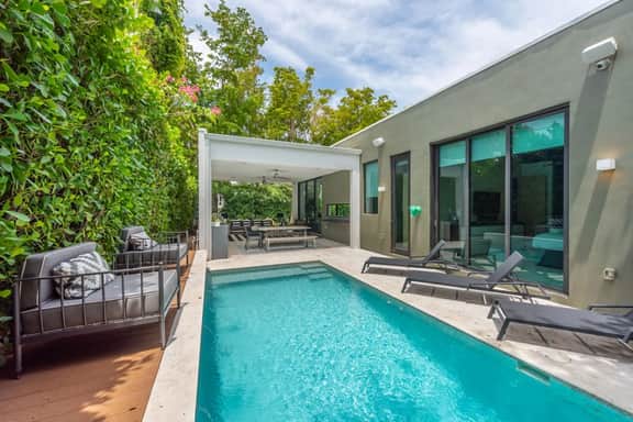 Lux Villa for 12 Miami Design District with Pool! - Image 4