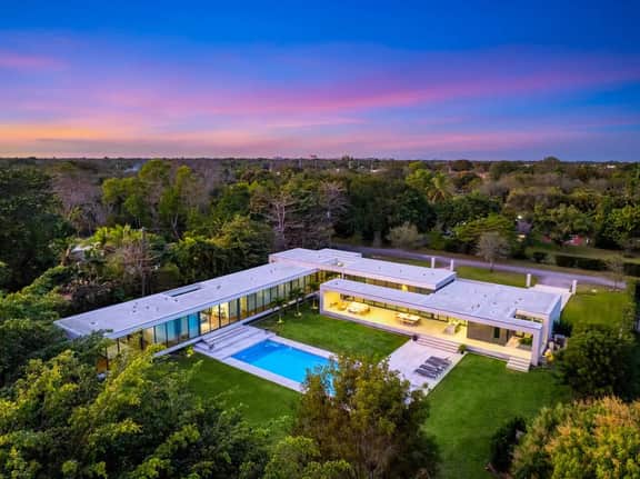 Modern Villa w Pool + Spacious Outdoor Living - Image 2