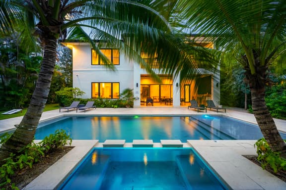 Brand new Villa with Pool/Jacuzzi/GameRoom - Image 1