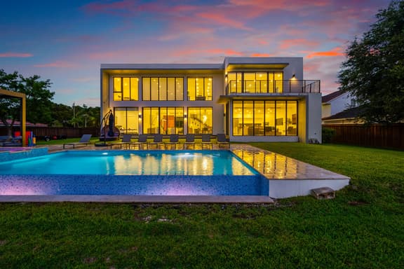 Modern Lakefront Villa w/ Pool, Jacuzzi and Gym - Image 1