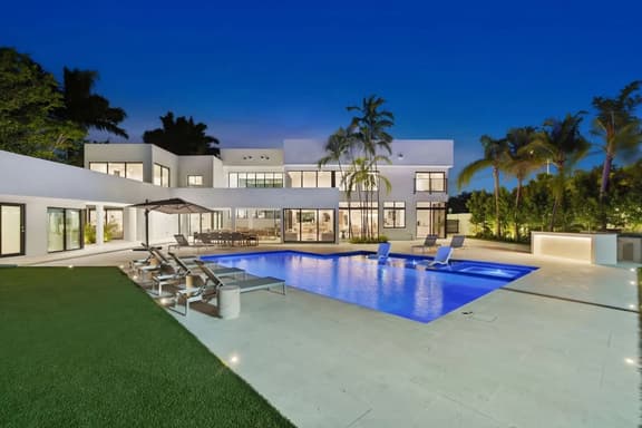 The Ultimate 11BR Miami Villa | Sauna + Bball - Image 1